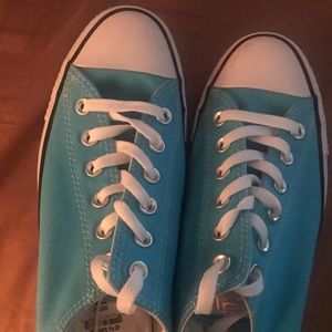 Unisex Converse Sneaker, Aqua color, brand new.